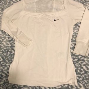 Nike midlength sleeve top